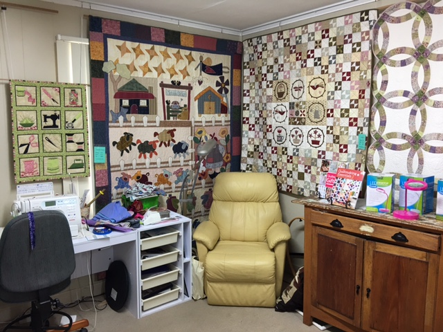 Country Quilt Co | home goods store | 2 Pine Mountain Rd, North Ipswich QLD 4305, Australia | 0732947000 OR +61 7 3294 7000