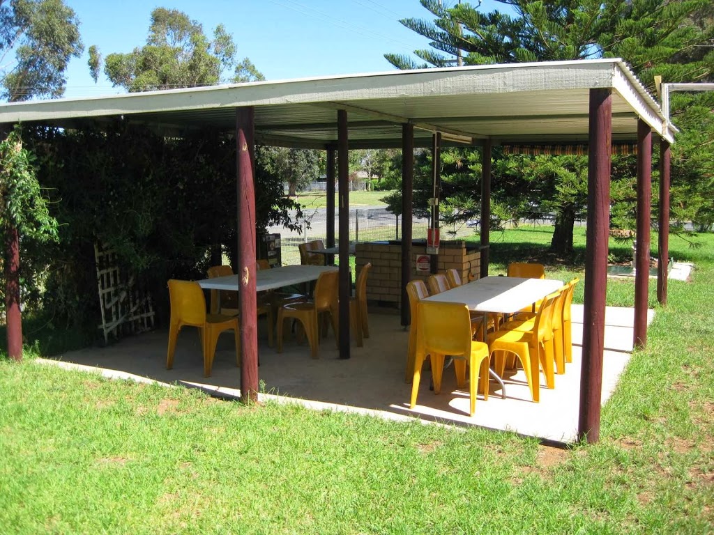 High Noon Motel Barooga | Cobram-Berrigan Rd, Barooga NSW 3644, Australia | Phone: (03) 5873 4244