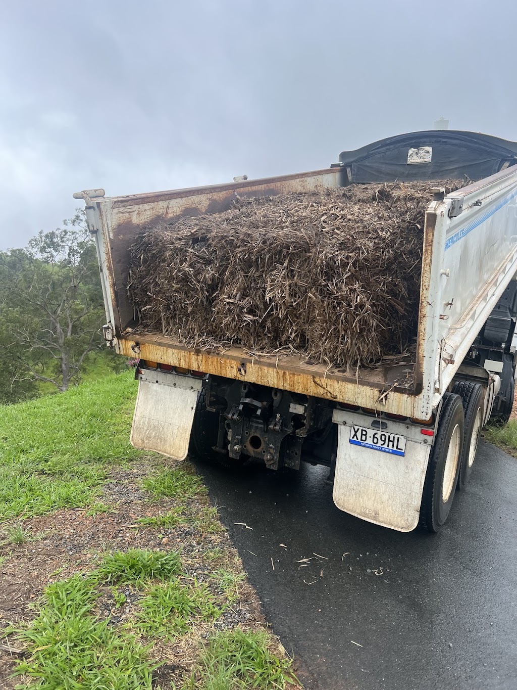 Izzco Tippers | 1037 Laceys Creek Rd, Laceys Creek QLD 4521, Australia | Phone: 0400 789 766