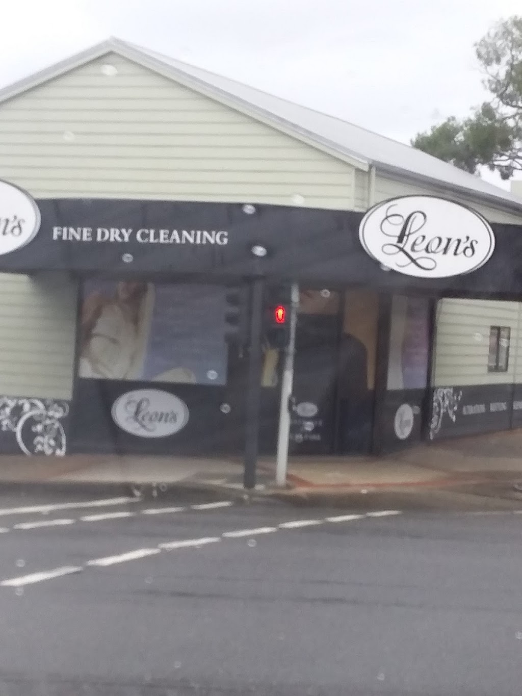 Leons Fine Dry Cleaning | 949 Stanley St E, East Brisbane QLD 4169, Australia | Phone: (07) 3391 1412