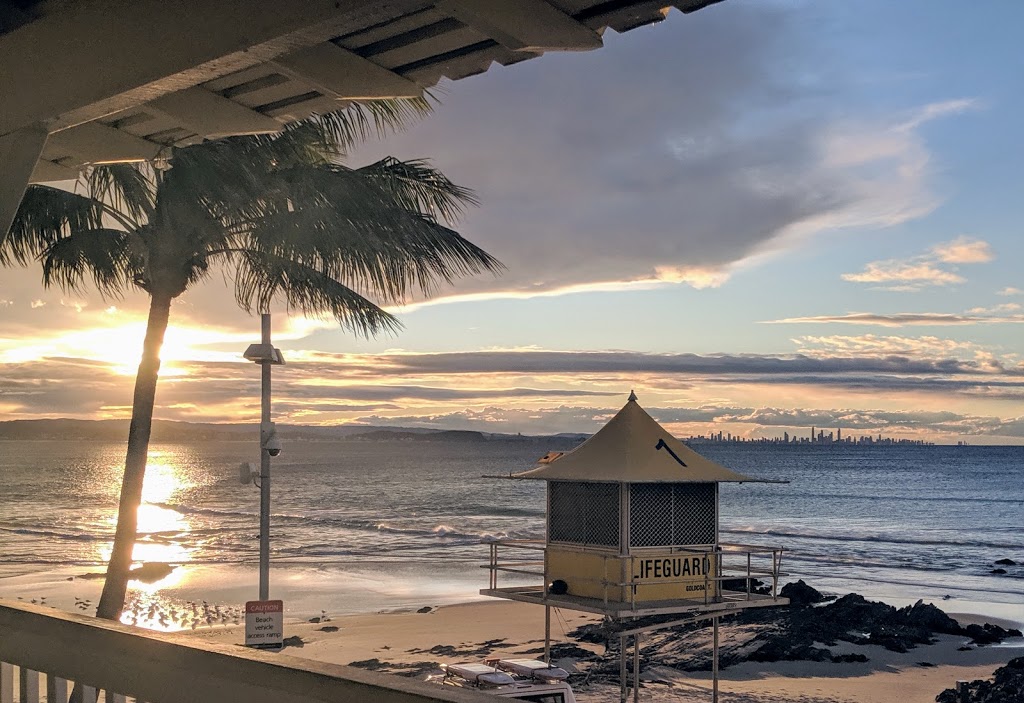 Rainbow Bay Surf Club Bar | 2 Snapper Rocks Rd, Coolangatta QLD 4225, Australia | Phone: (07) 5536 6390