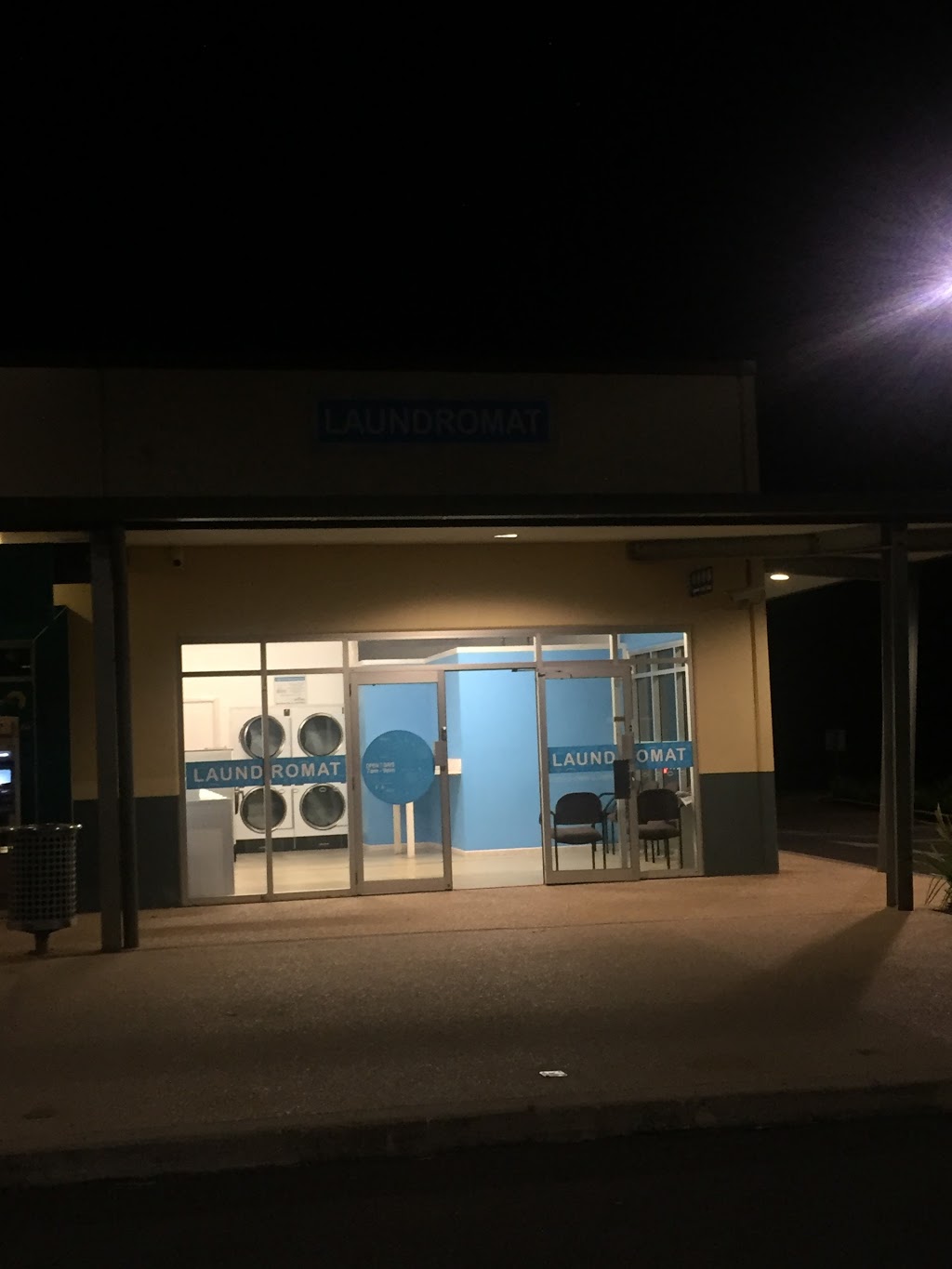 Magmos Laundromat | laundry | Highfields QLD 4352, Australia
