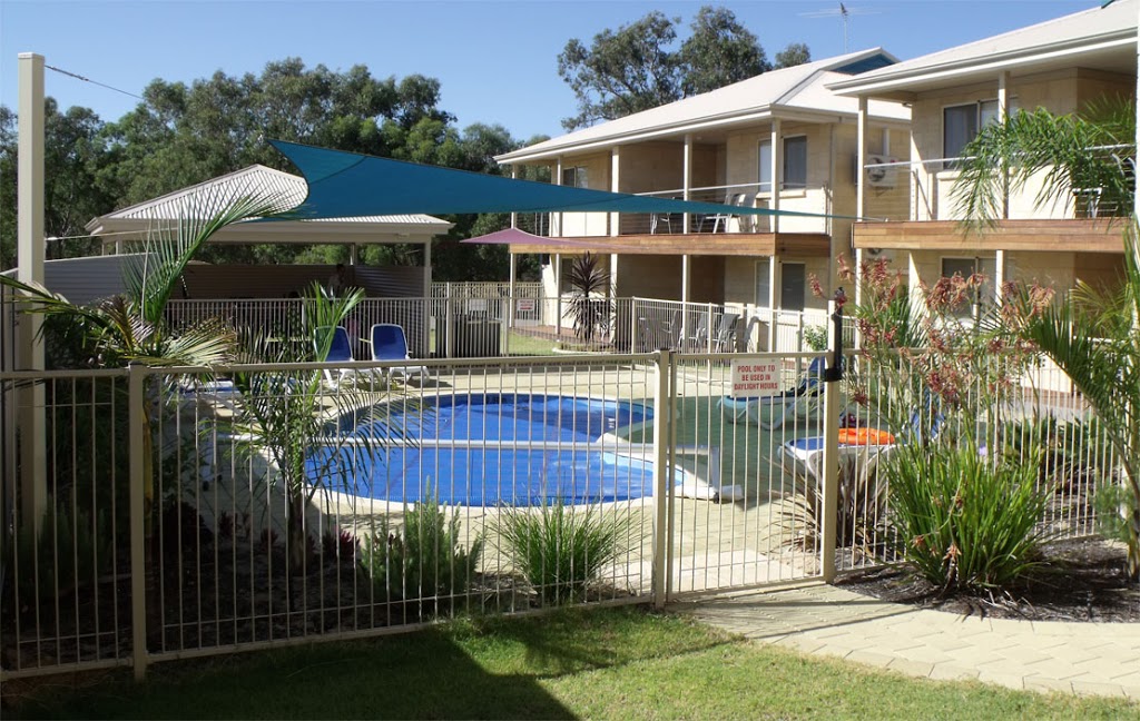 Lakeside Holiday Apartments | lodging | 1 Lakes Cres, South Yunderup WA 6208, Australia | 0895377634 OR +61 8 9537 7634