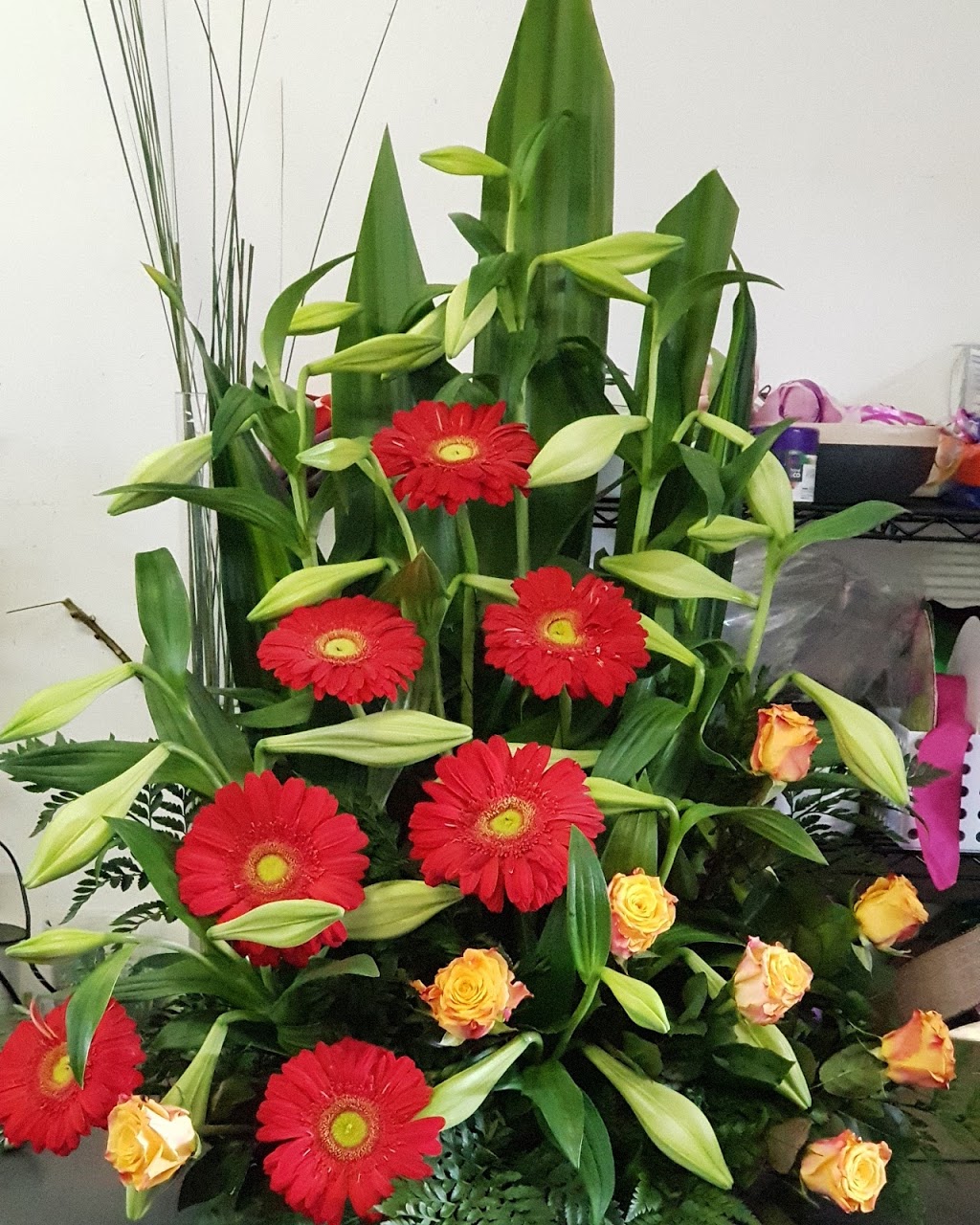Pauline’s Flowers | 13 Borrack Square, Altona North VIC 3025, Australia | Phone: (03) 9391 8427