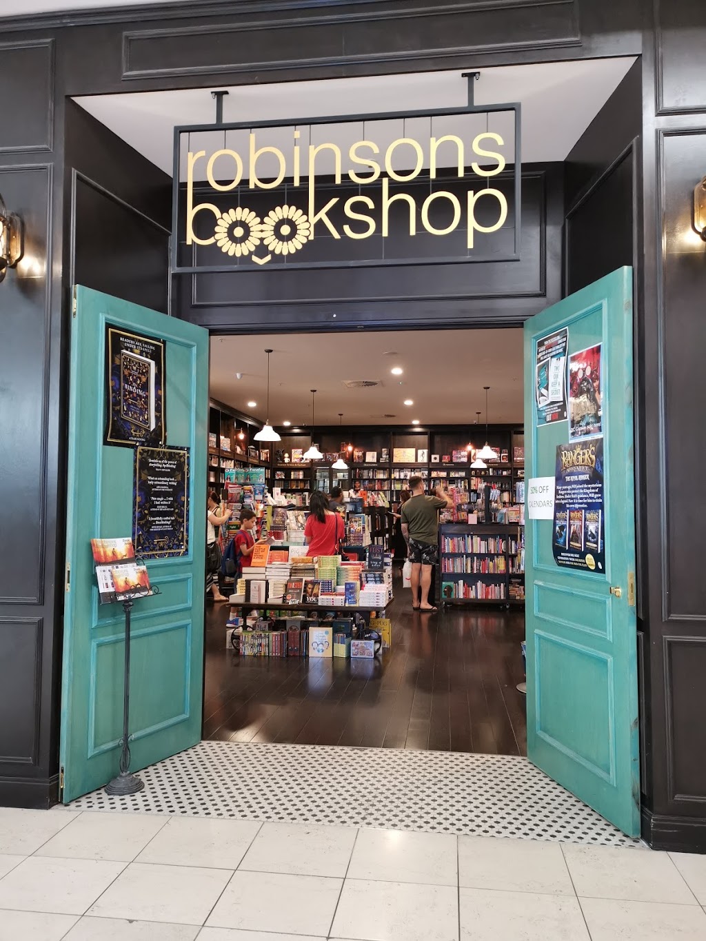 Robinsons Bookshop Highpoint | Shop L2-2156, Level 1 Highpoint Shopping Centre, 120-200 Rosamond Rd, Maribyrnong VIC 3032, Australia | Phone: (03) 9783 6488