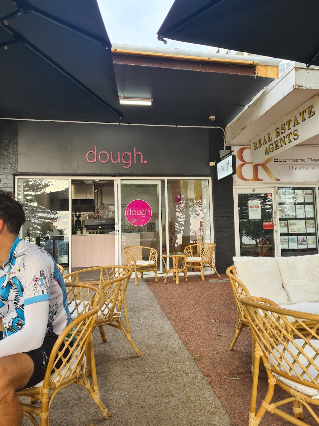 Dough | cafe | 85 Landsborough Ave, Scarborough QLD 4020, Australia | 0400587025 OR +61 400 587 025