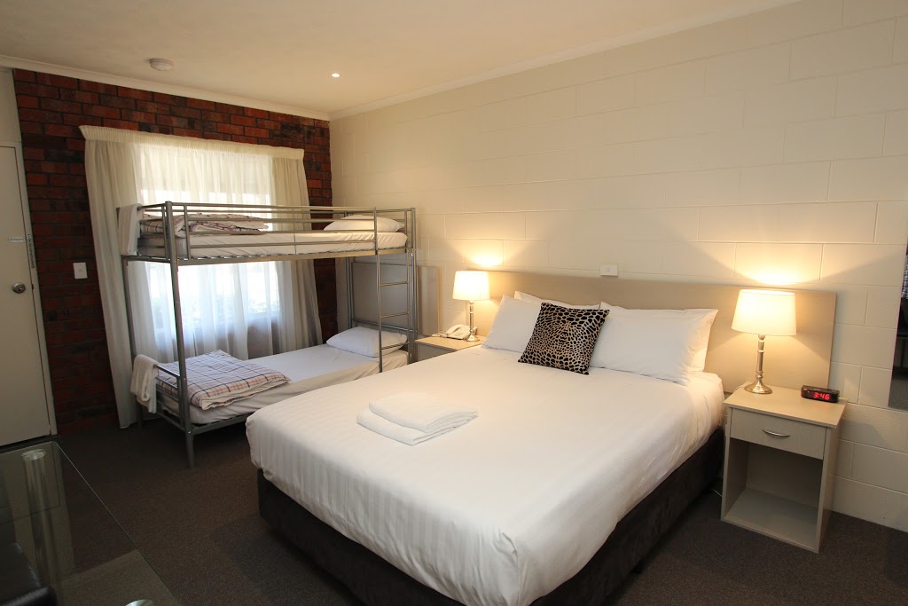 Mildura Riverview Motel | 72-74 Adelaide St, Gol Gol NSW 2739, Australia | Phone: (03) 5024 8778