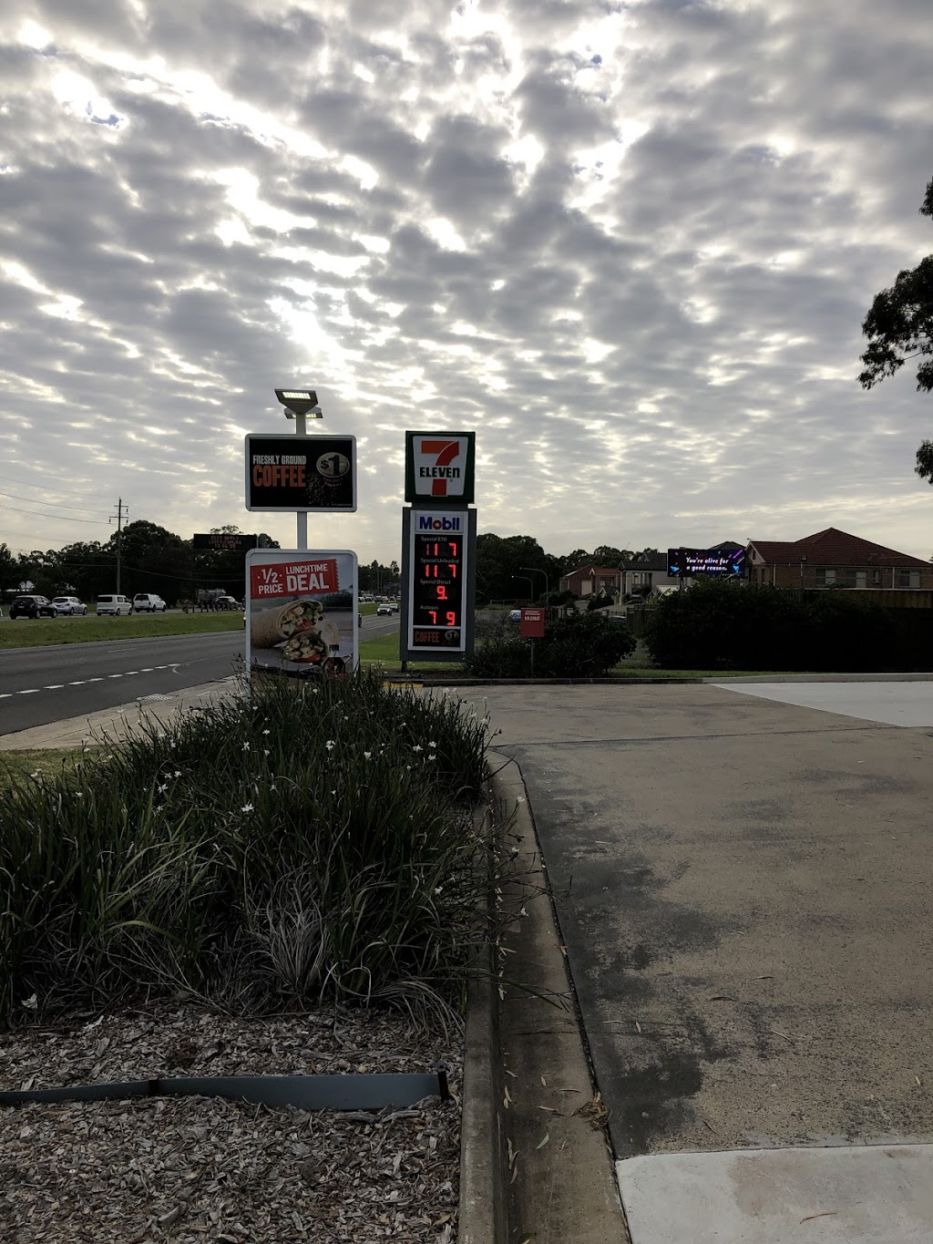 7-Eleven Eastern Creek | convenience store | 16-25 Great Western Hwy, Eastern Creek NSW 2766, Australia | 0298321784 OR +61 2 9832 1784