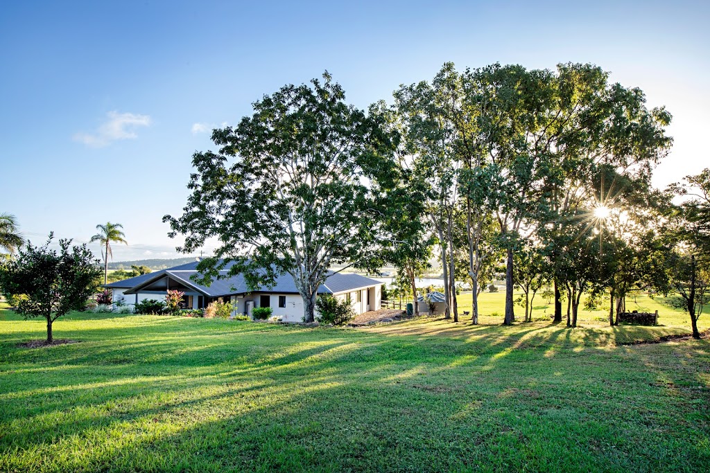 Sunset Retreat Luxury Holiday Home | lodging | 78 Windemere Dr, Strathdickie QLD 4800, Australia | 0419646694 OR +61 419 646 694
