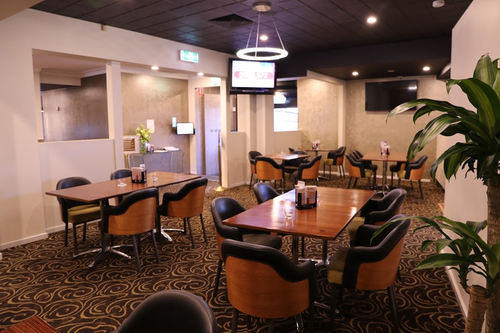 Club Hotel | 51 Queen St, Warragul VIC 3820, Australia | Phone: (03) 5623 1636
