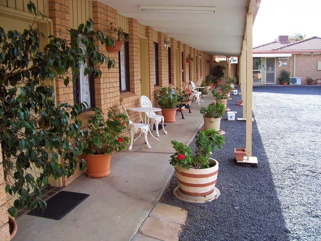 Three Ways Motel | lodging | 2 Willie St, Gilgandra NSW 2827, Australia | 0268472241 OR +61 2 6847 2241