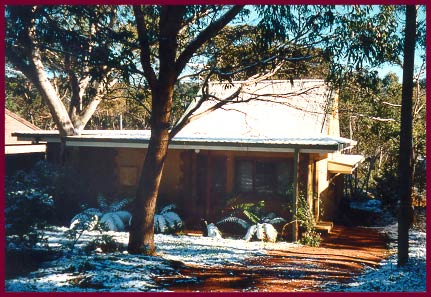 Blue Gum House | lodging | 16 Mountbatten St, Blackheath NSW 2785, Australia | 0448760261 OR +61 448 760 261