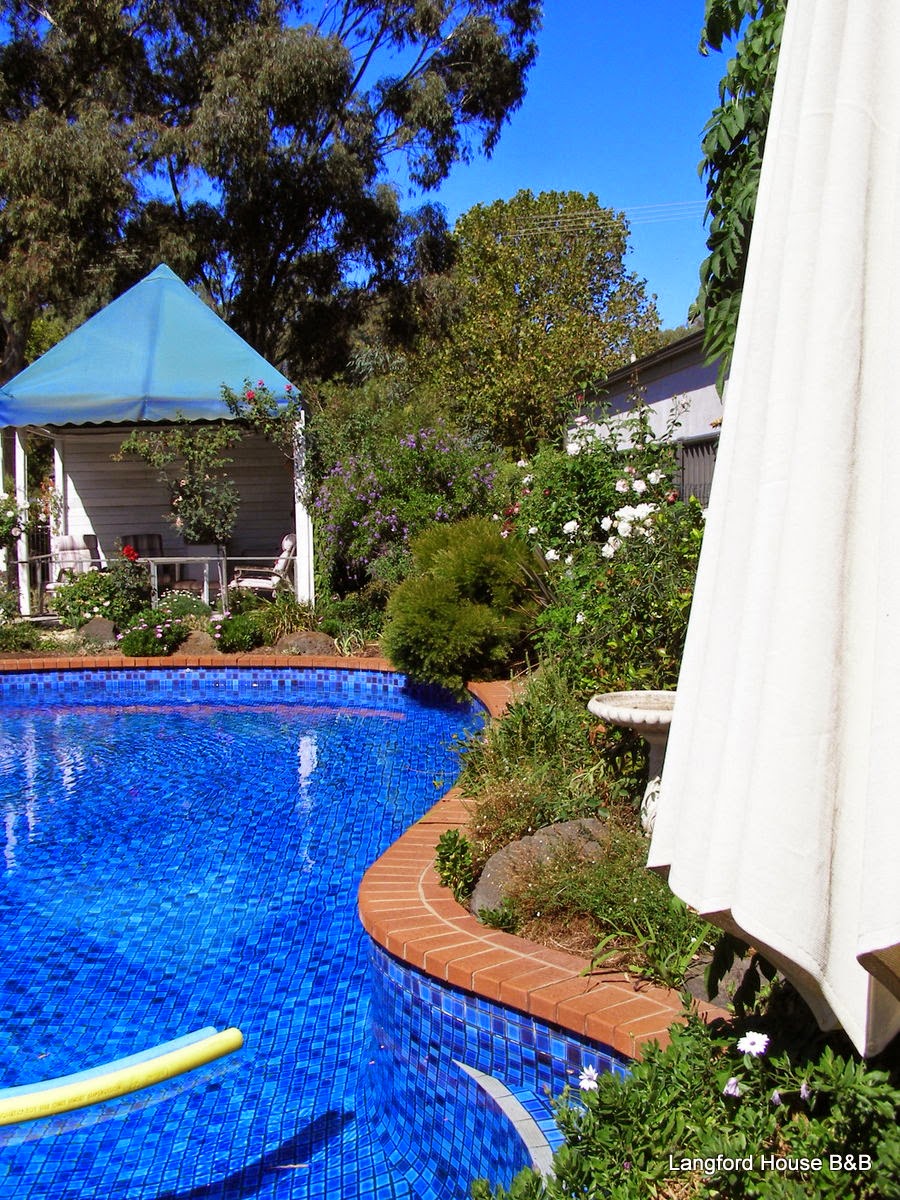LANGFORD HOUSE B&B | lodging | 14 Bridge St, Tocumwal NSW 2714, Australia | 0358742000 OR +61 3 5874 2000