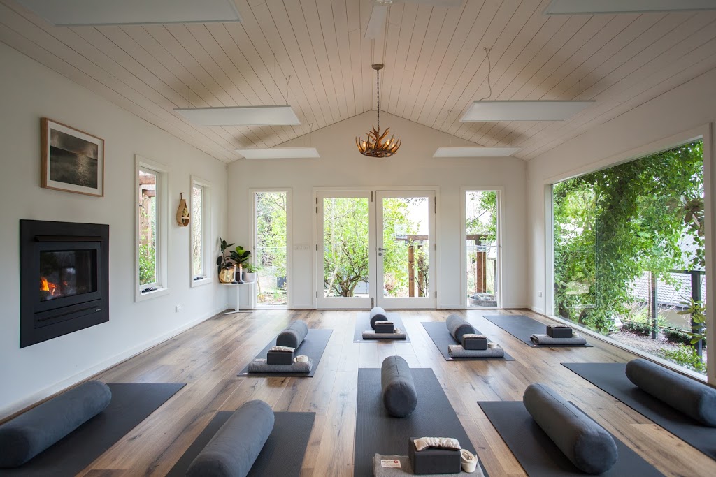 HotHut yoga | 76 Arthurs Seat Rd, Red Hill VIC 3937, Australia | Phone: (03) 5989 2471