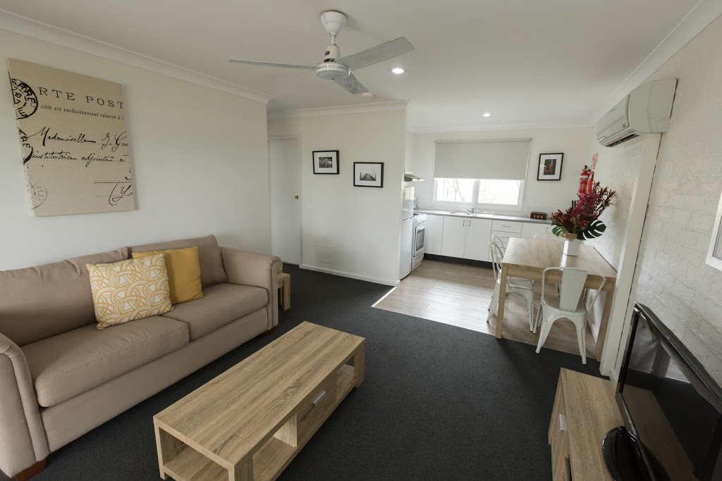 Pokolbin Village Accommodation | 2188 Broke Rd, Pokolbin NSW 2320, Australia | Phone: (02) 4998 7670