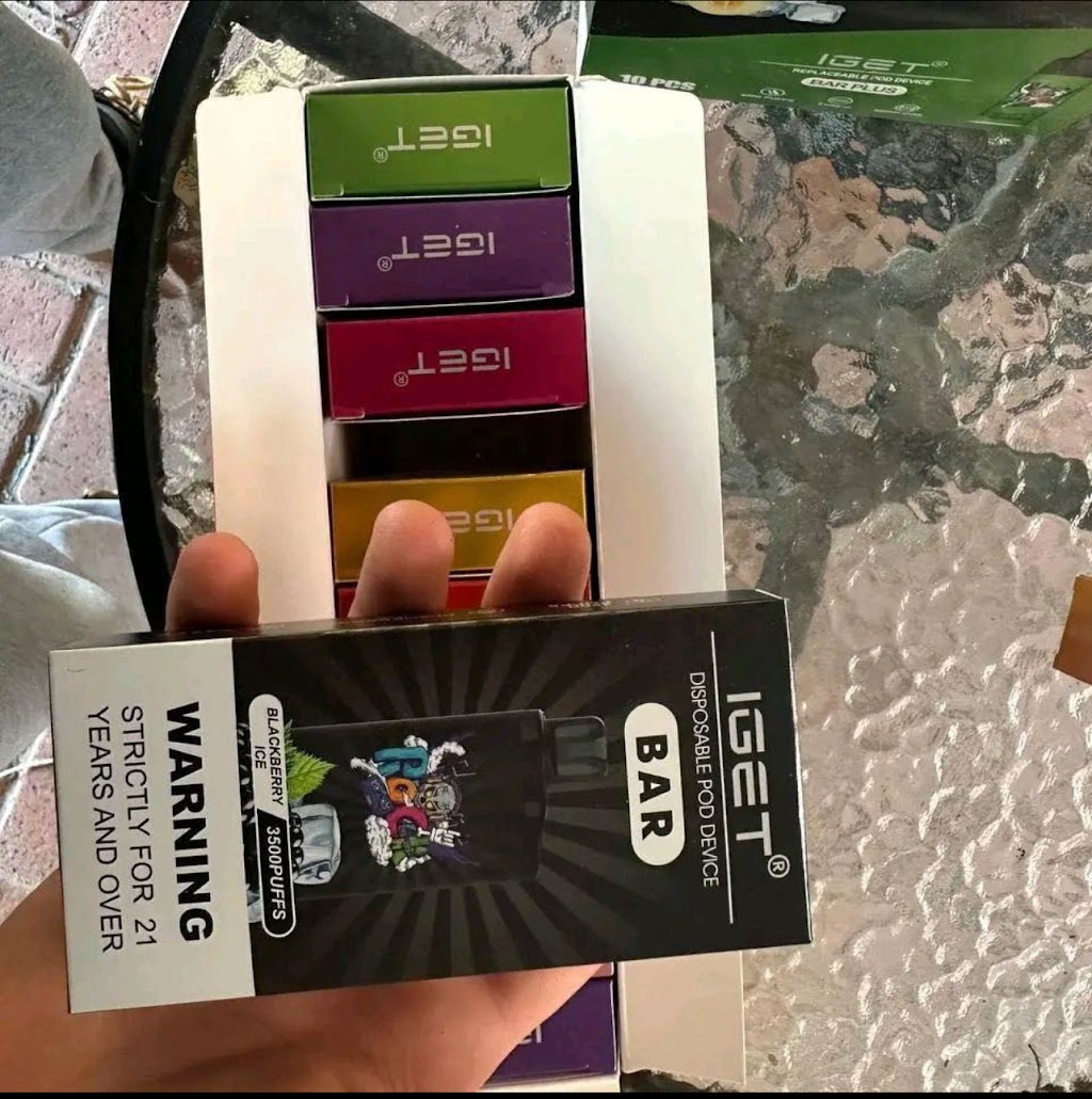 Vape and buds drop | Queen St, Brisbane City QLD 4000, Australia | Phone: 6 54 38 21 25