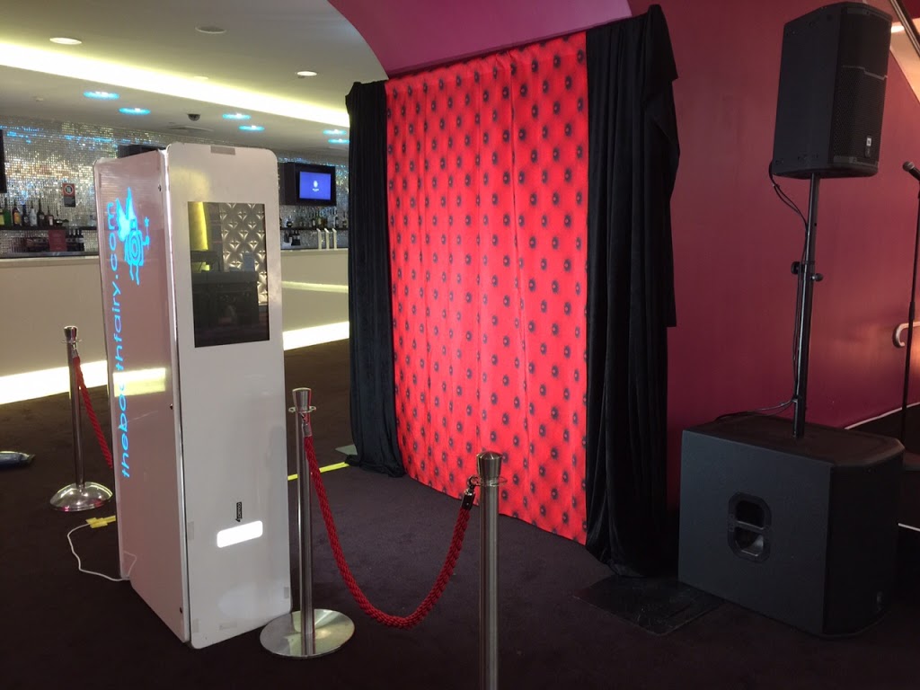 Photo Booths Newcastle | Unit 8 Templar Circuit, Bennetts Green NSW 2290, Australia | Phone: 0417 884 688