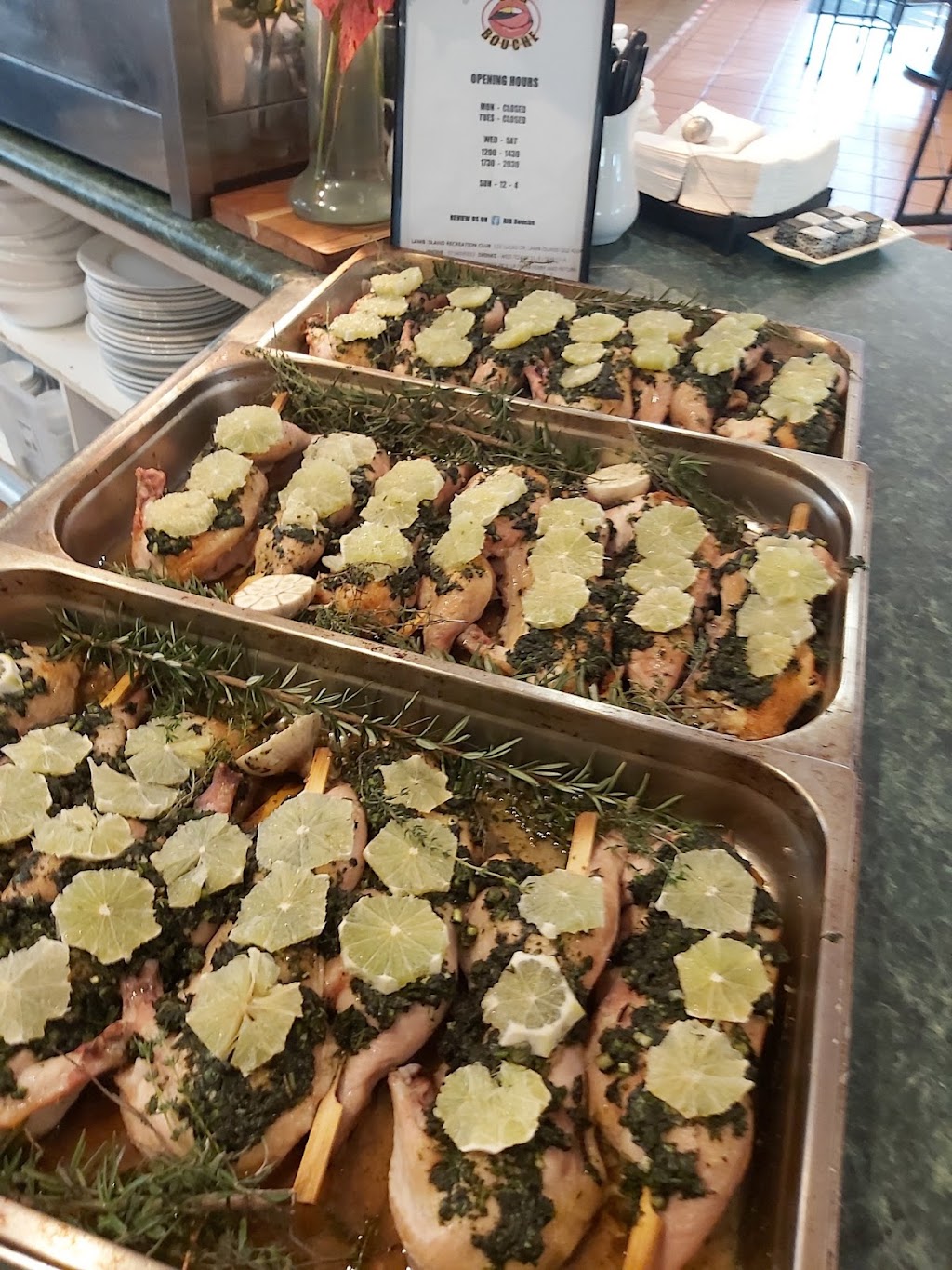 BIG BOUCHE | 125-133 Lucas Dr, Lamb Island QLD 4184, Australia | Phone: 0460 820 390