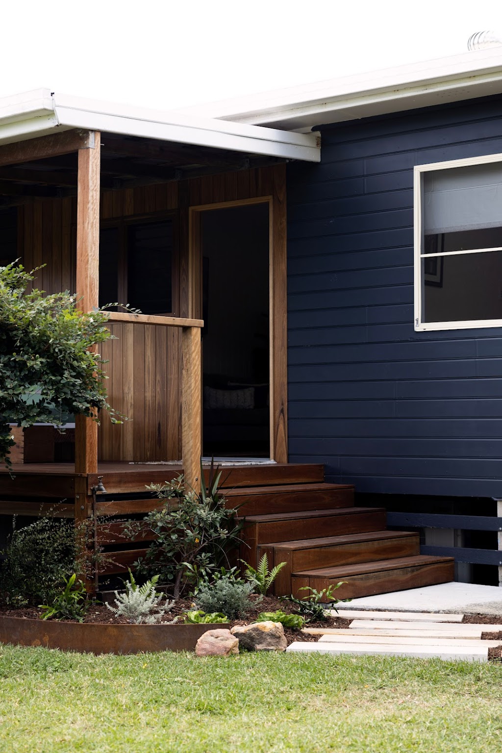 Backbeach Villa | 29 Carrington St, Woolgoolga NSW 2456, Australia | Phone: (02) 6654 1148