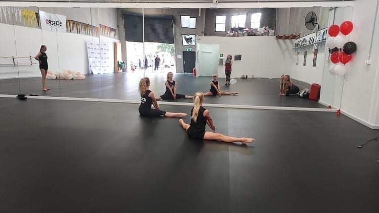 Shellharbour City Physie and Dance | 2/30 Durgadin Dr, Albion Park Rail NSW 2527, Australia | Phone: 0409 563 546