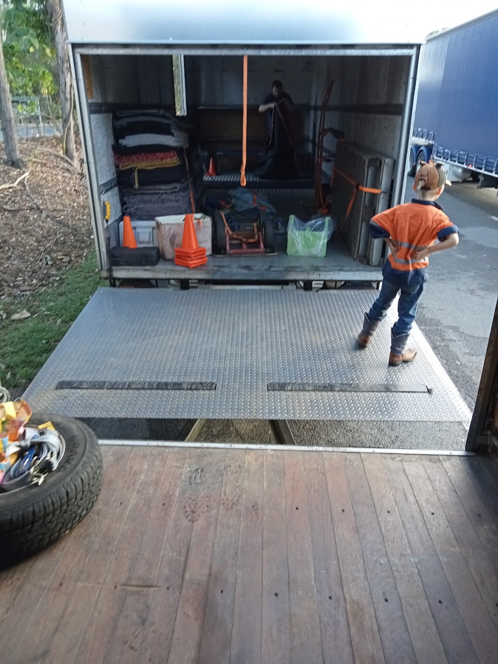 LMB Carriers | 53 Murray Rd, Wingham NSW 2429, Australia | Phone: 0424 652 144