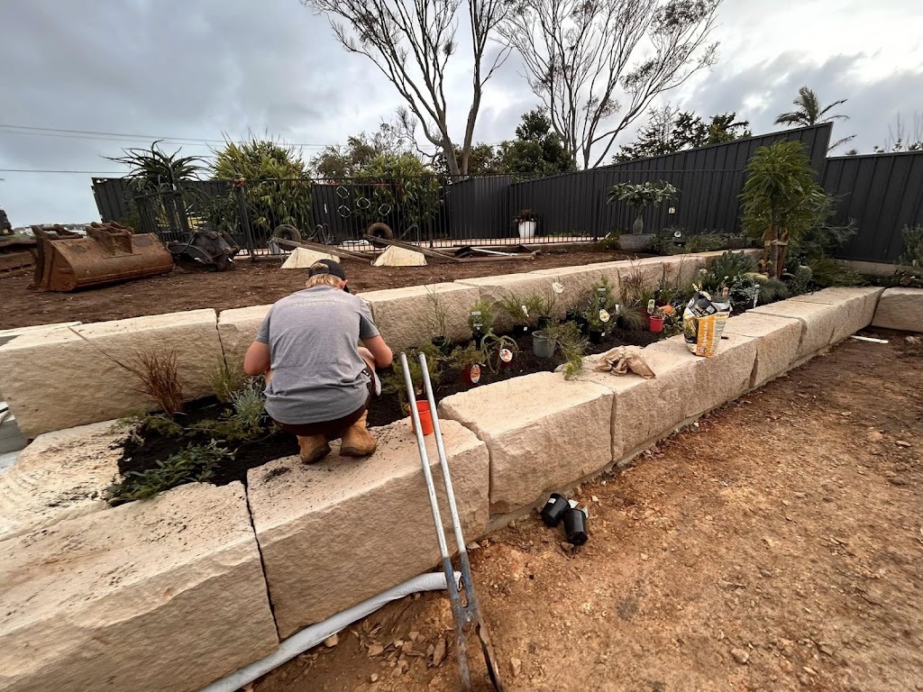 Lewis Landscapes | 7 Nutmeg Cl, Yippin Creek NSW 2446, Australia | Phone: 0438 305 319
