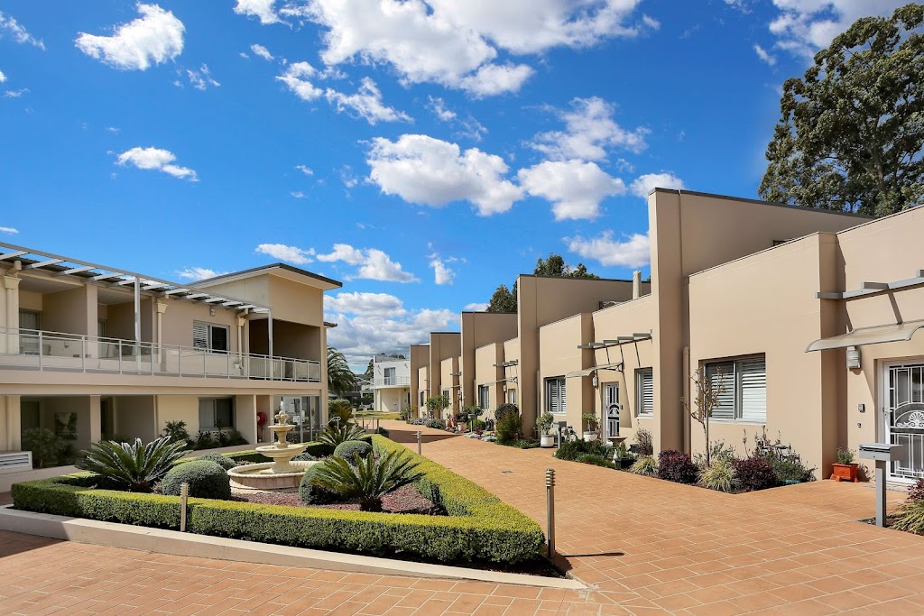 Golf Shore Retirement Village | 20 Fairway Dr, Norwest NSW 2153, Australia | Phone: 1800 778 672