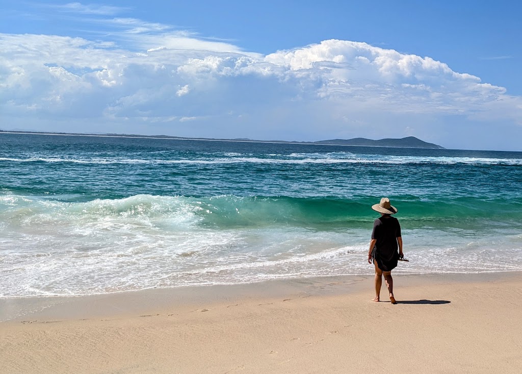 The Lake House on Wallis | 30A The Lakes Way, Elizabeth Beach NSW 2428, Australia | Phone: 0413 133 644