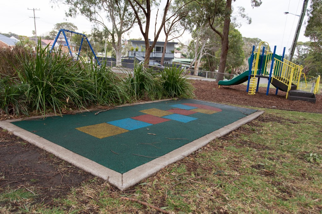 Reay Park Playground | 15A Ocean St, Dudley NSW 2290, Australia | Phone: (02) 4921 0333