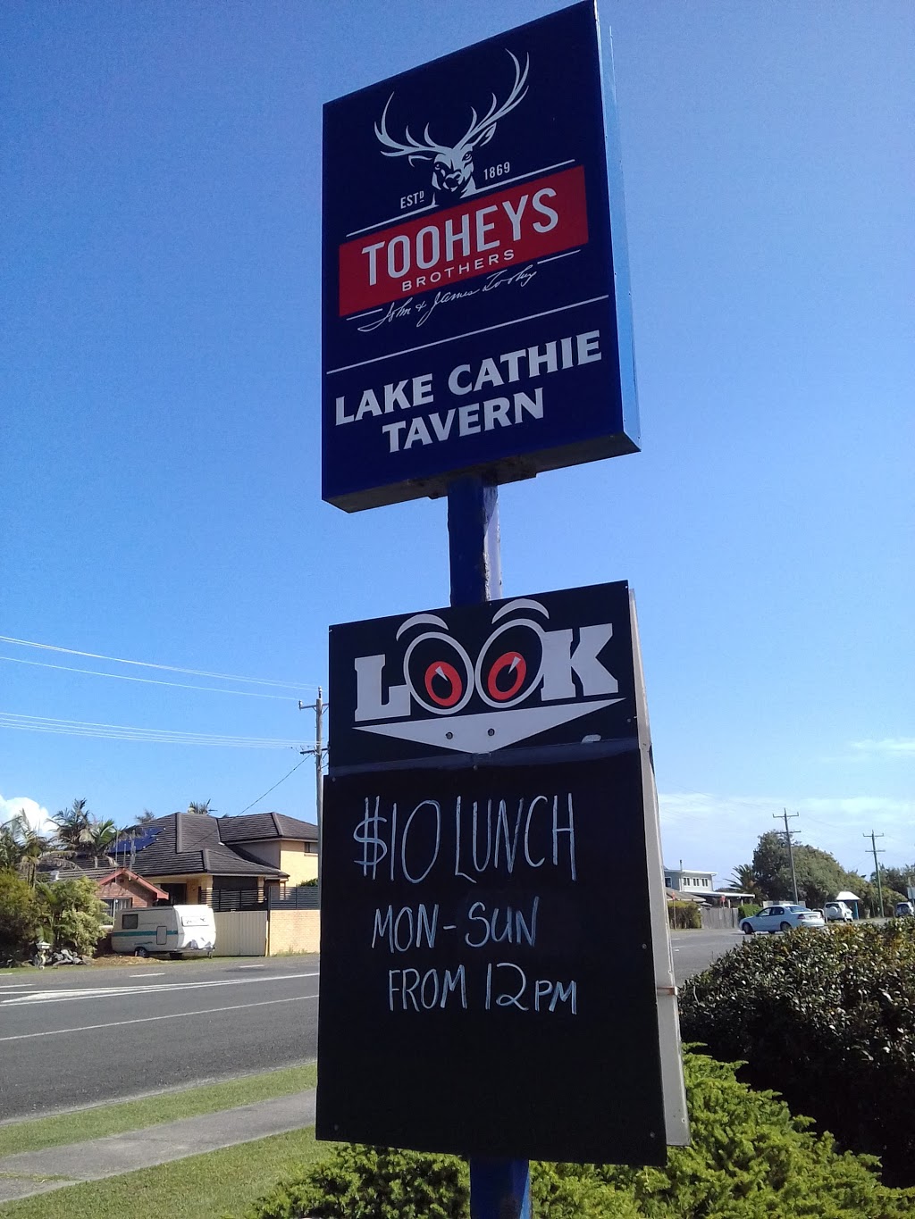 Lake Cathie Tavern | restaurant | Ocean Dr, Lake Cathie NSW 2445, Australia | 0265848811 OR +61 2 6584 8811