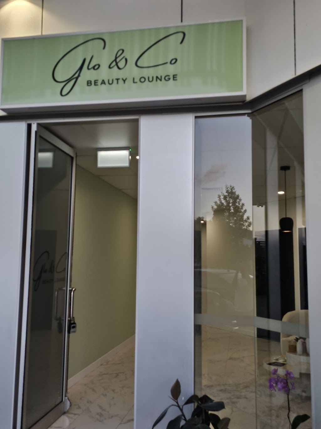 Glo & Co Beauty Lounge | 5/141 Maudsland Rd, Oxenford QLD 4210, Australia | Phone: (07) 5551 6274