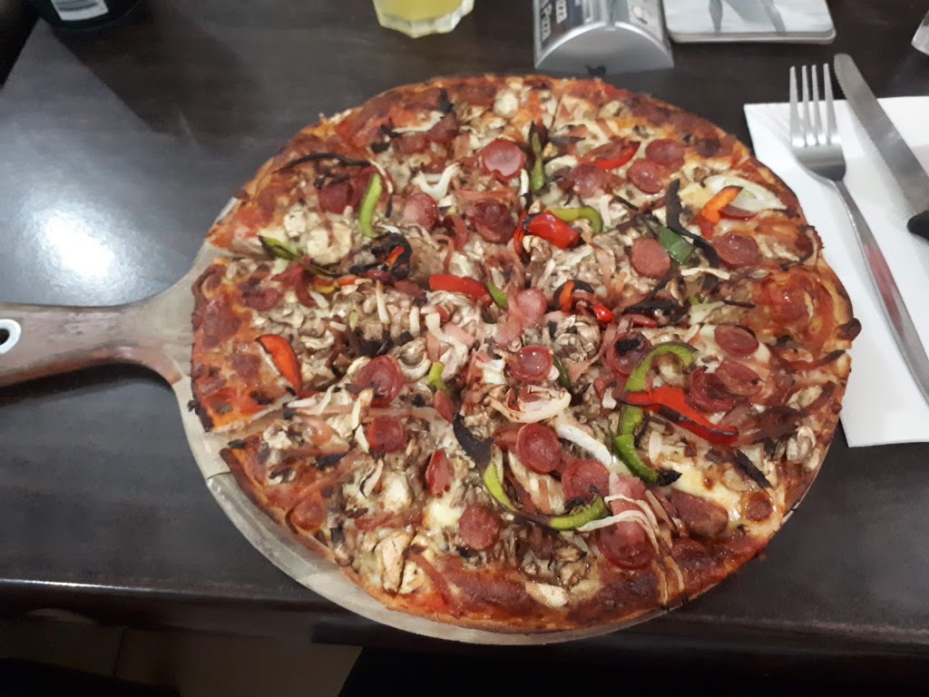 Giulianis Family Pizzeria | restaurant | 1/254 Cowper St, Warrawong NSW 2502, Australia | 0242752775 OR +61 2 4275 2775