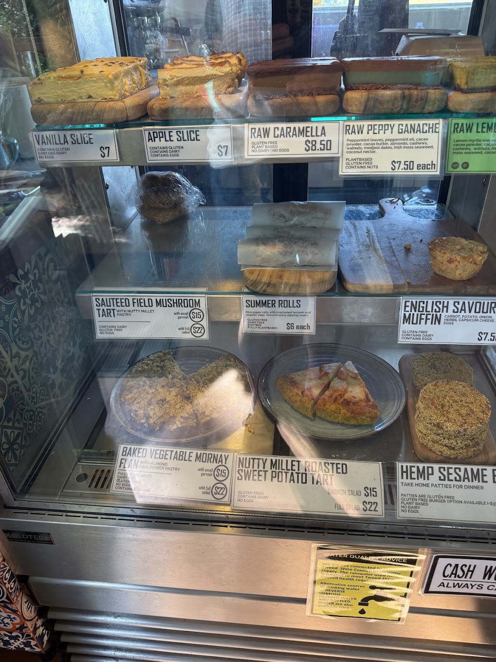 The Happy Apple Cafe | 2 Crooks Valley Rd, Crystal Creek NSW 2484, Australia | Phone: 0432 242 888