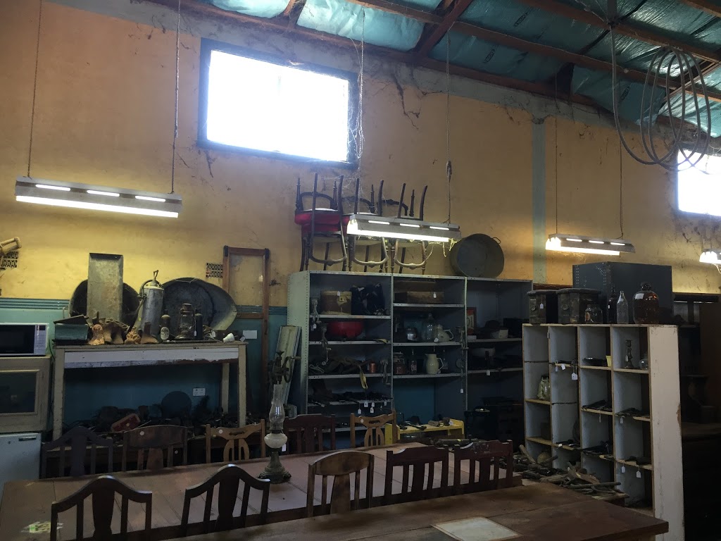 Dunedoo Country Antiques | furniture store | 62-66 Bolaro St, Dunedoo NSW 2844, Australia | 0263751595 OR +61 2 6375 1595