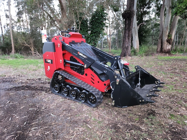 Shoreline Machinery Hire | 32 Pear St, Redland Bay QLD 4165, Australia | Phone: 0457 766 677