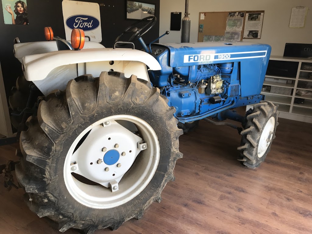 Ron Dehne Ford Tractor Collection Nyah | 2658 Murray Valley Hwy, Nyah VIC 3594, Australia | Phone: 0408 085 218