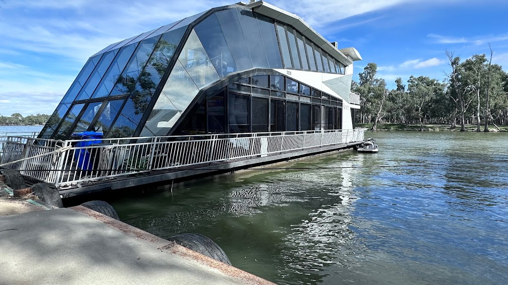 Boatel Riverdream Luxury Houseboat | 133 Billabong Rd, Nichols Point VIC 3501, Australia | Phone: 0488 550 774