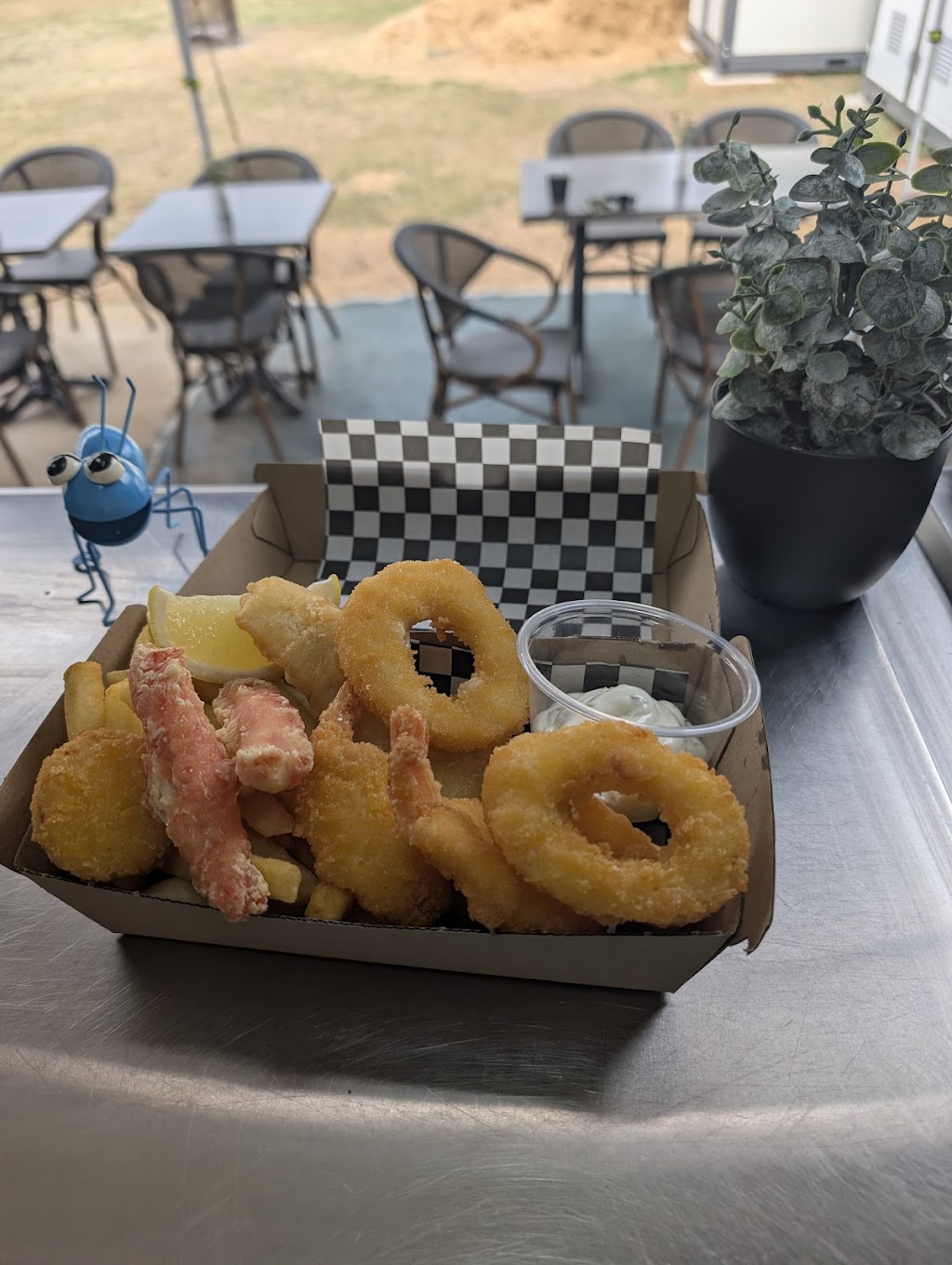 Sapphire Tuckerbox | 9 Rockhound Rd, Sapphire Central QLD 4702, Australia | Phone: 0437 348 555