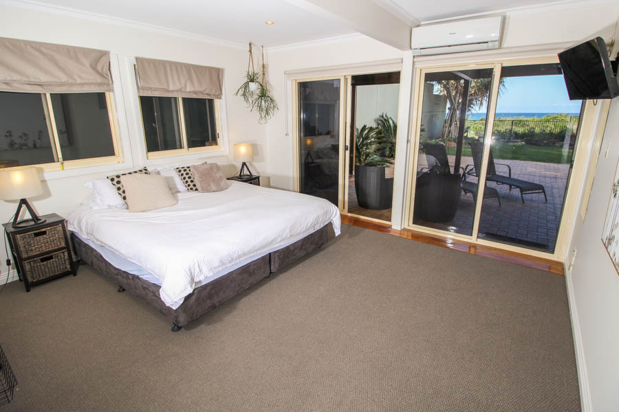 True Beachfront Family Holiday Home | lodging | 237 Hedges Ave, Mermaid Beach QLD 4218, Australia | 0755261470 OR +61 7 5526 1470