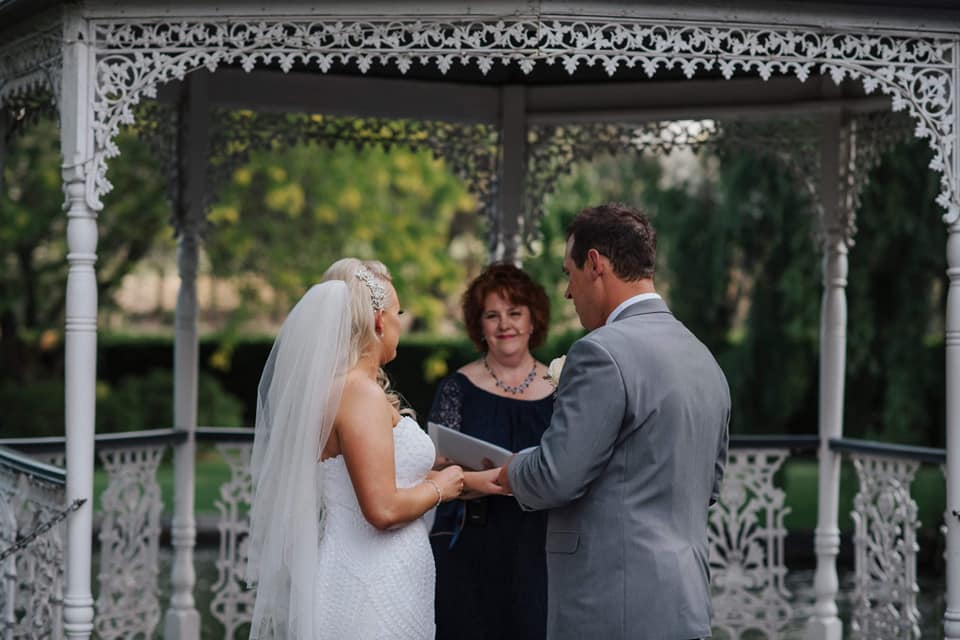 Wendy Lake Ceremonies | 13 Sundial Blvd, Tarneit VIC 3029, Australia | Phone: 0421 902 808