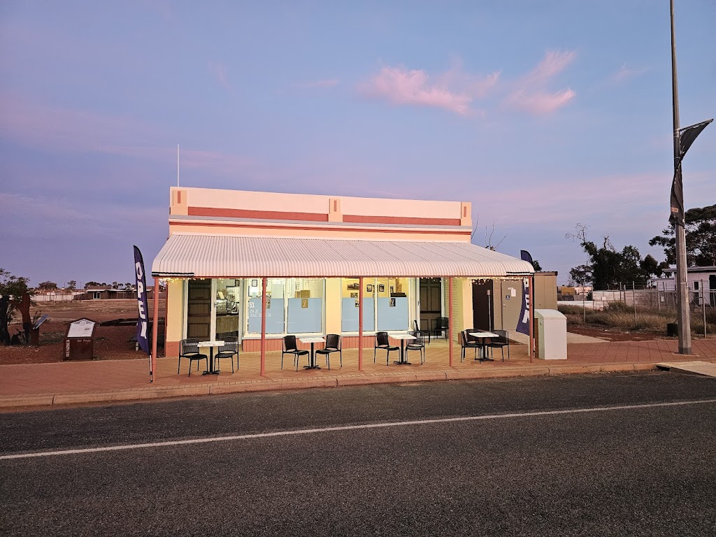 Lauries Cafe | 53 Shenton St, Menzies WA 6436, Australia | Phone: 0482 686 876