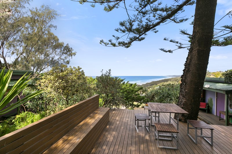 The Headlands Chalet | North Ln, Point Lookout QLD 4183, Australia | Phone: (07) 3409 8252