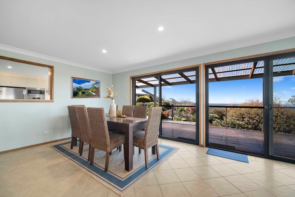 Blue Mountain Panorama 5 Bedrooms with Valley View | lodging | 23 Farnham Ave, Wentworth Falls NSW 2782, Australia | 0433660701 OR +61 433 660 701