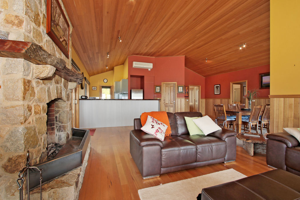 Quins Gap Private Retreat | 93 Quins Gap Rd, Bright VIC 3741, Australia | Phone: (03) 5755 2275