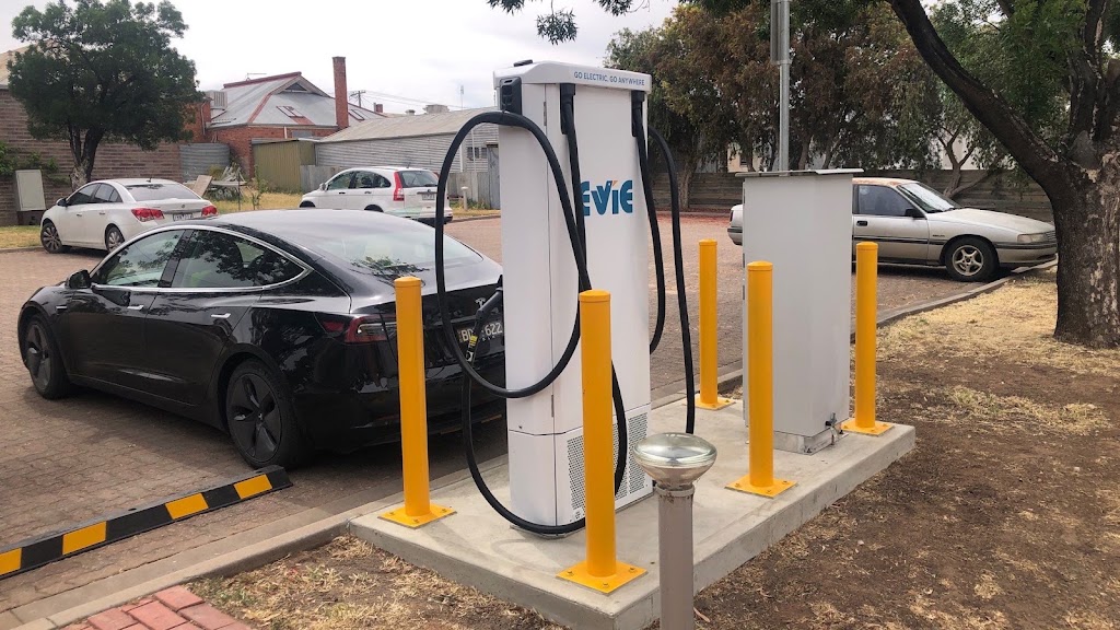 Evie Charging Station | 68A Woods St, Donald VIC 3480, Australia | Phone: 1300 463 843
