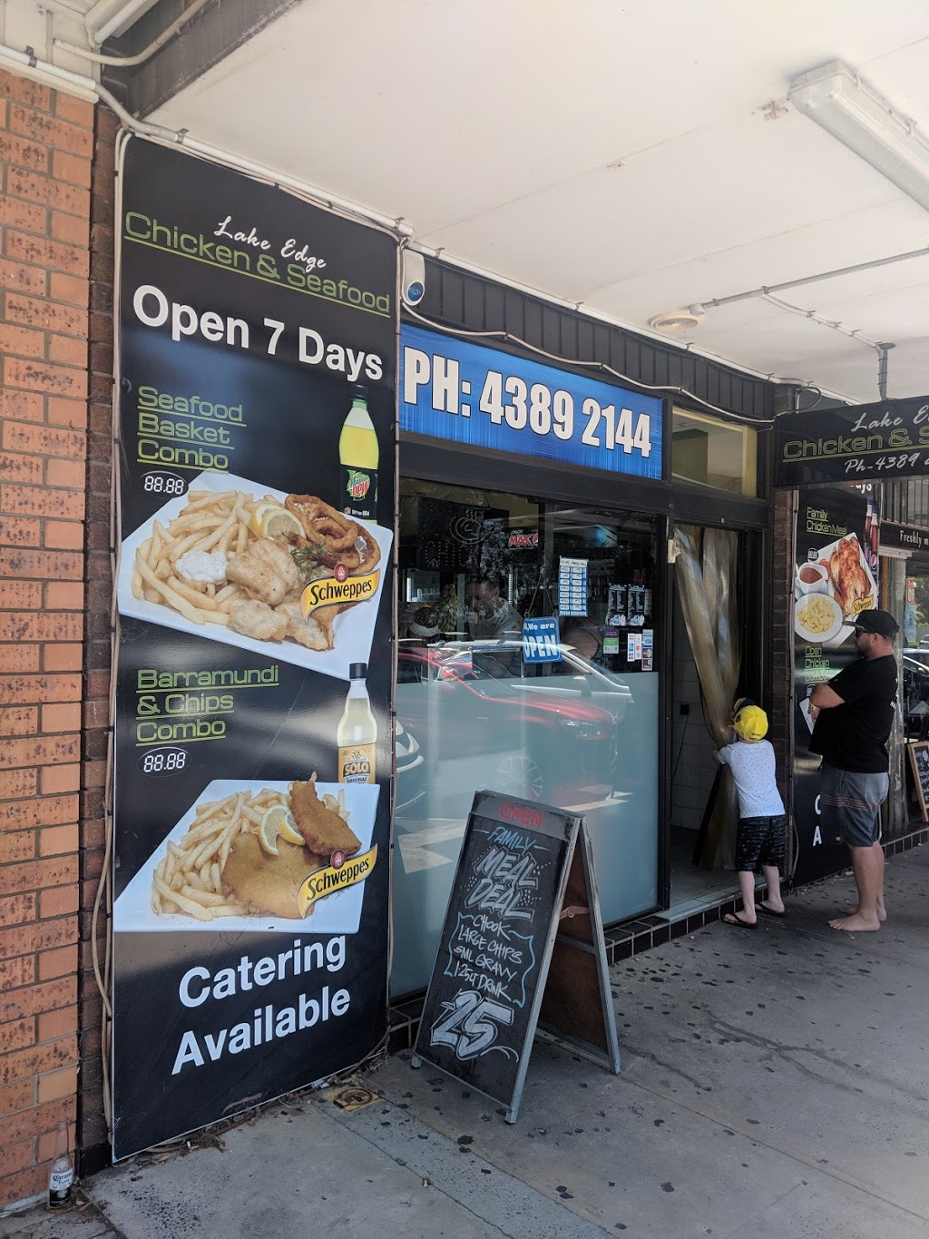 Lakedge Chicken And Seafood | 256 Lakedge Ave, Berkeley Vale NSW 2261, Australia | Phone: (02) 4389 2144