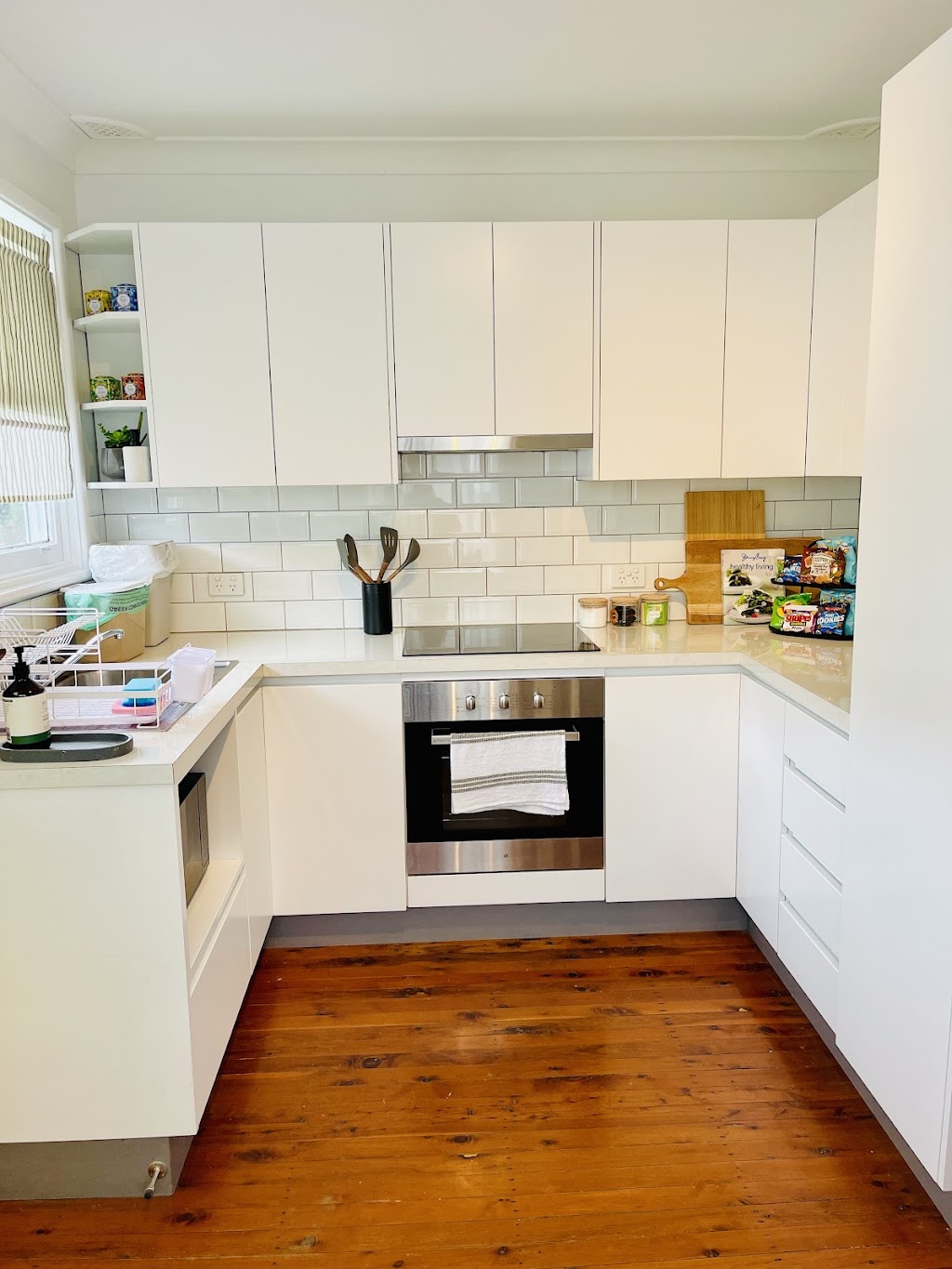 Sunshine Retreat: Modern 3BR Haven | 12A Oxford St, St Marys NSW 2760, Australia | Phone: 0406 545 472