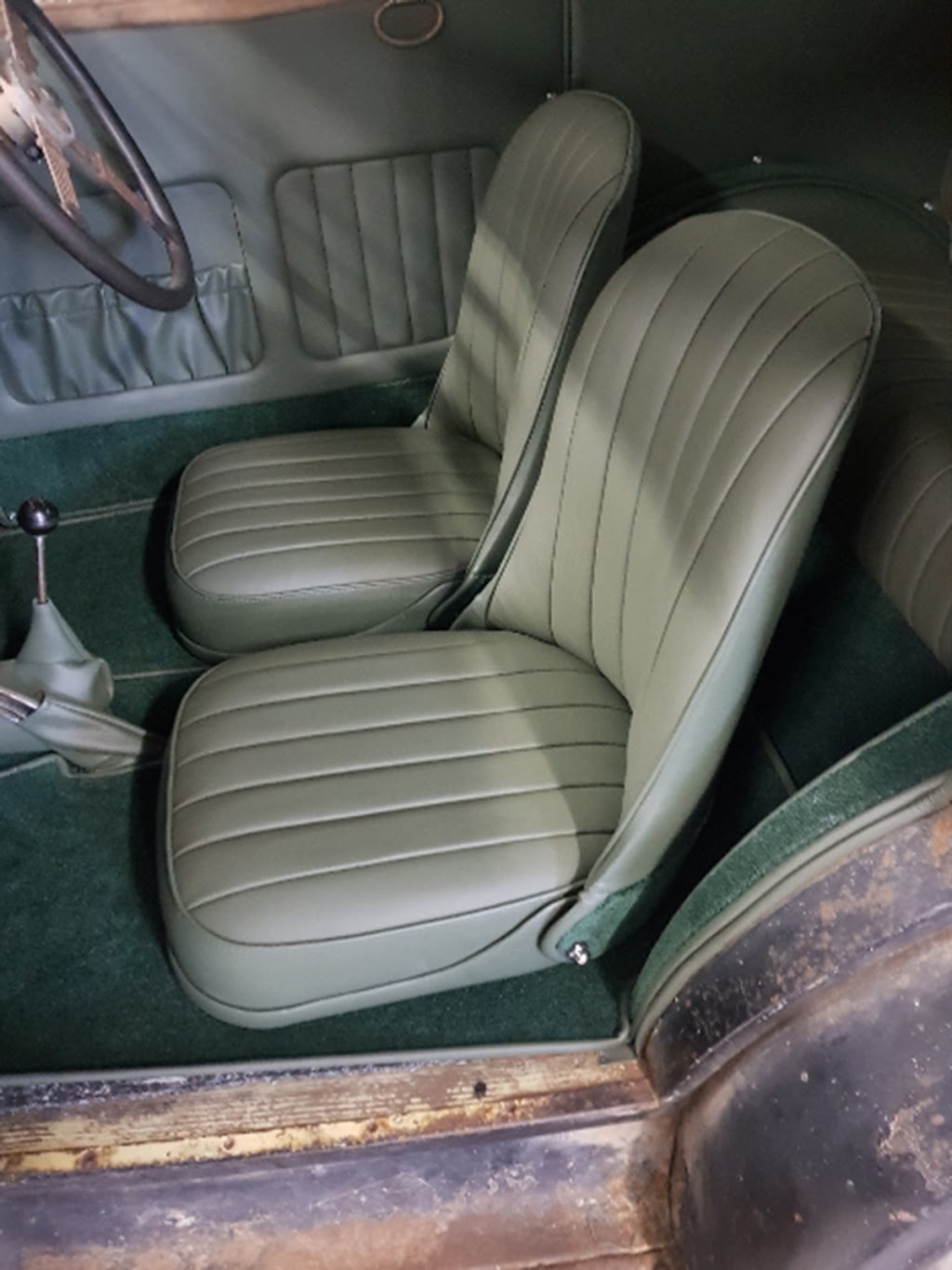Griffs Trim Shop Car Upholstery | 4 Comb St, Soldiers Hill VIC 3350, Australia | Phone: 0418 519 702