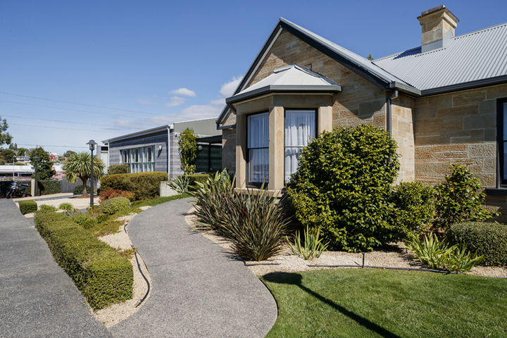 Barrington Lodge Aged Care Centre | health | 120 Swanston St, New Town TAS 7008, Australia | 0362282164 OR +61 3 6228 2164