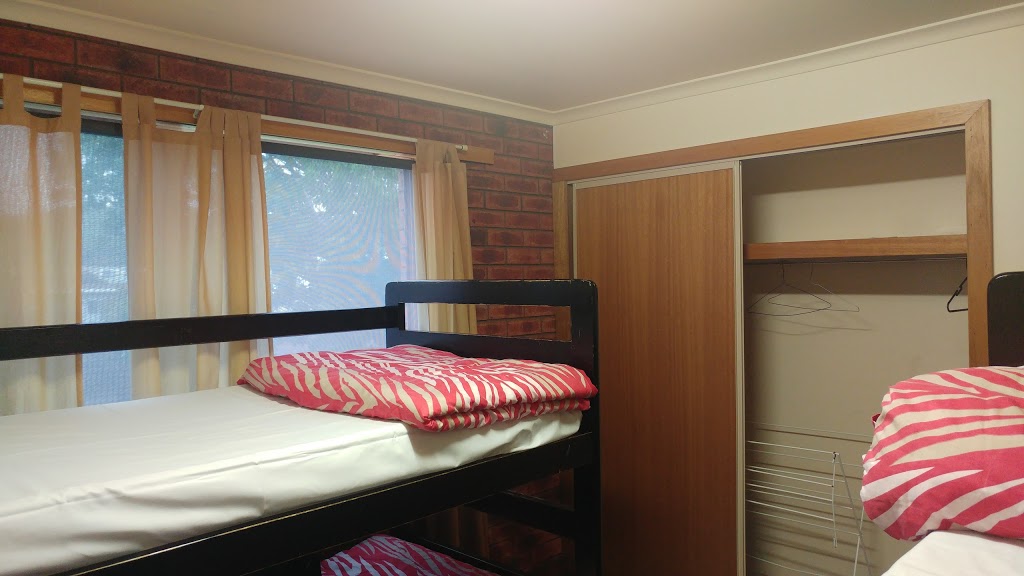 Apollo Bay Backpackers Lodge | lodging | 23 Pascoe St, Apollo Bay VIC 3233, Australia | 0352377850 OR +61 3 5237 7850